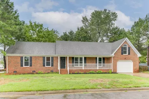1216 Lago Rd, Chesapeake, VA 23322
