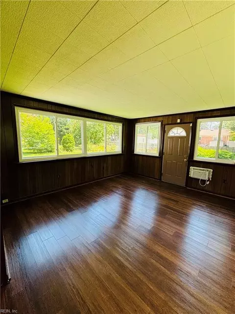 7 Shirley Dr, Hampton, VA 23666 photo 9