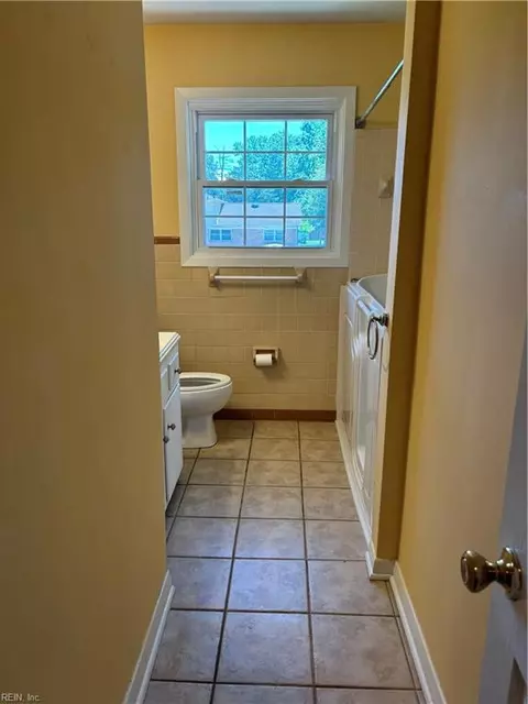 7 Shirley Dr, Hampton, VA 23666 photo 16