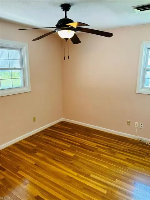 7 Shirley Dr, Hampton, VA 23666 photo 15