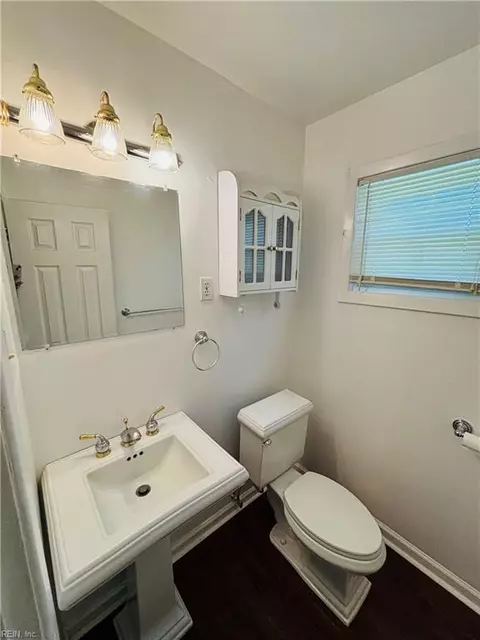 7 Shirley Dr, Hampton, VA 23666 photo 11
