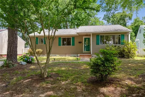 13 Kingslee Ln, Hampton, VA 23669