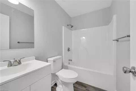 Bath - 920 Mason St, Hampton, VA 23669 photo 1 of 3