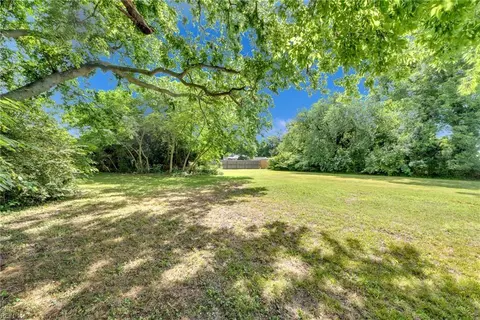 Exterior - 920 Mason St, Hampton, VA 23669 photo 5 of 7