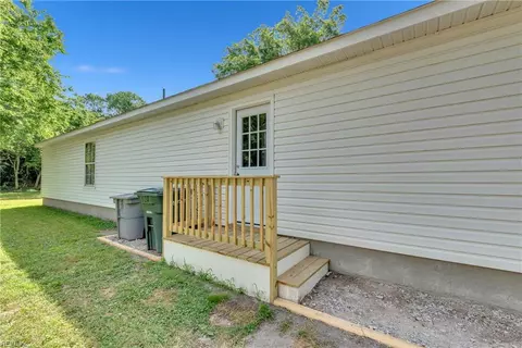 Exterior - 920 Mason St, Hampton, VA 23669 photo 4 of 7