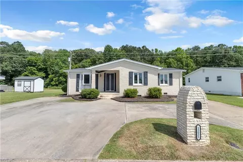 1211 Blythewood Ln, Suffolk, VA 23434
