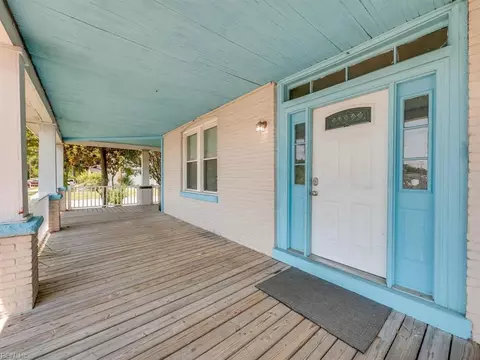 Exterior - 270 Columbia Ave, Hampton, VA 23669 photo 7 of 9