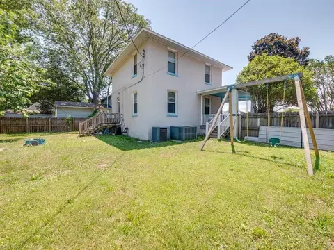 Exterior - 270 Columbia Ave, Hampton, VA 23669 photo 5 of 9