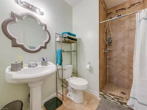 Bath - 270 Columbia Ave, Hampton, VA 23669 photo 1 of 5