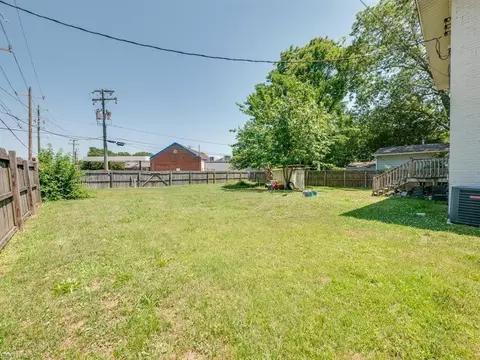 Exterior - 270 Columbia Ave, Hampton, VA 23669 photo 6 of 9