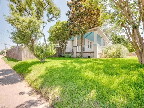 Exterior - 270 Columbia Ave, Hampton, VA 23669 photo 2 of 9