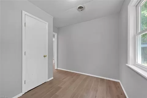 Entry Way - 1500 Morgan Dr, Hampton, VA 23663 photo 2 of 3