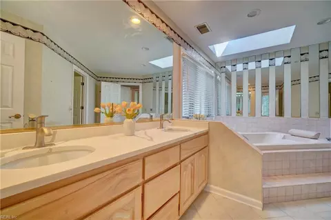Bath - 4024 Grant Ct, Chesapeake, VA 23321 photo 2 of 4