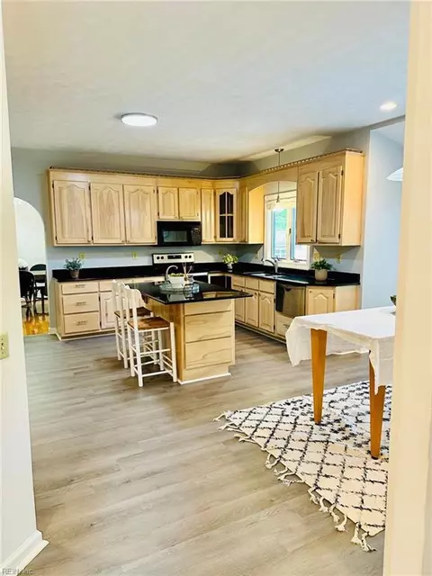 Kitchen - 4024 Grant Ct, Chesapeake, VA 23321 photo 5 of 6