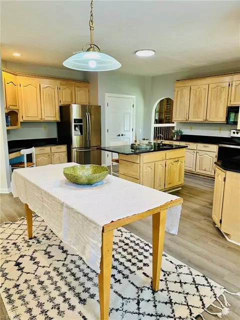 Kitchen - 4024 Grant Ct, Chesapeake, VA 23321 photo 3 of 6
