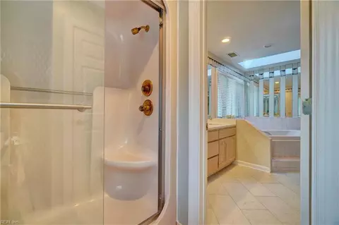 Bath - 4024 Grant Ct, Chesapeake, VA 23321 photo 3 of 4