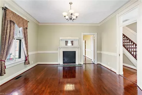 Living - 336 Main St, Smithfield, VA 23430 photo 1 of 2