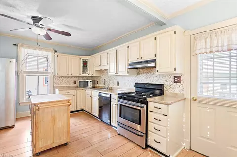 Kitchen - 336 Main St, Smithfield, VA 23430 photo 2 of 2