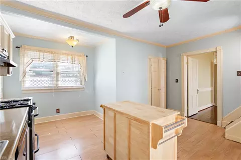 Entry Way - 336 Main St, Smithfield, VA 23430 photo 2 of 3