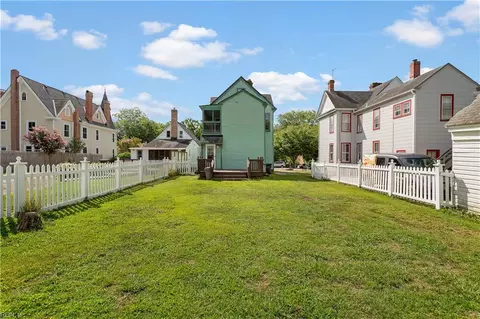Exterior - 336 Main St, Smithfield, VA 23430 photo 5 of 18
