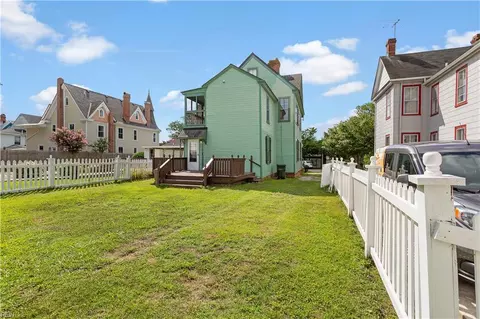 Exterior - 336 Main St, Smithfield, VA 23430 photo 6 of 18