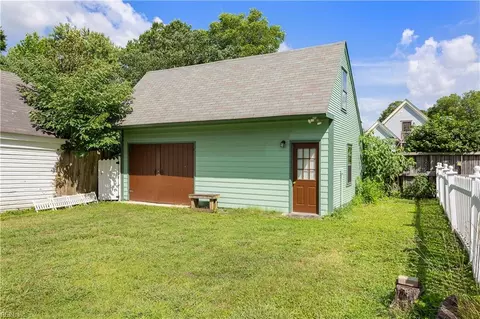 Exterior - 336 Main St, Smithfield, VA 23430 photo 8 of 18