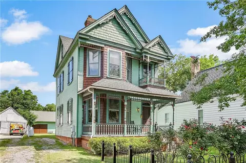 Exterior - 336 Main St, Smithfield, VA 23430 photo 1 of 18