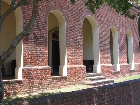 Exterior - 336 Main St, Smithfield, VA 23430 photo 11 of 18