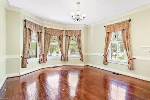Living - 336 Main St, Smithfield, VA 23430 photo 2 of 2