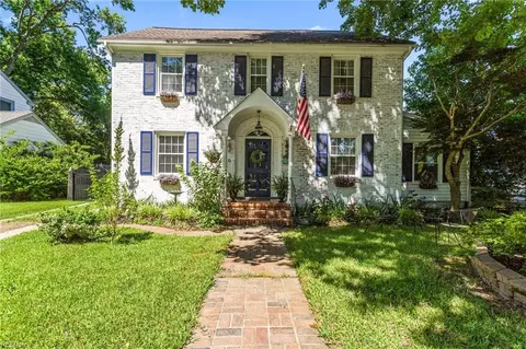 9904 River Rd, Newport News, VA 23601
