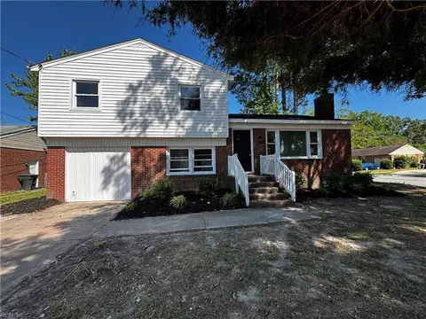 7 Bonaire Dr, Hampton, VA 23669