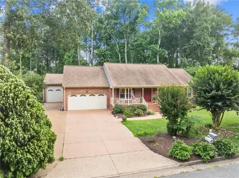 5 Page Place Dr, Poquoson, VA 23662