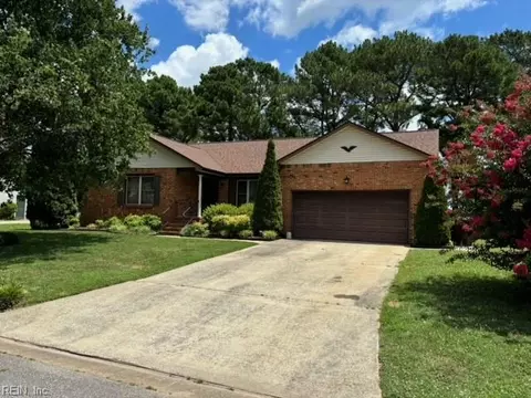 21 Wayland Dr, Portsmouth, VA 23703
