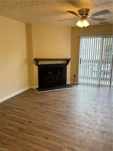 97 Cape Dorey Dr #3A, Hampton, VA 23666