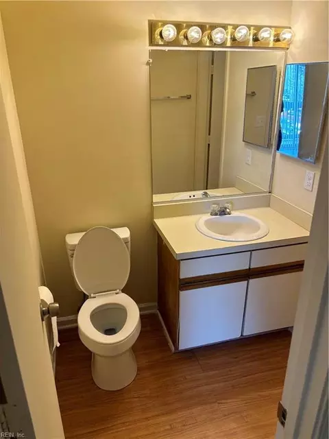 Bath - 97 Cape Dorey Dr #3A, Hampton, VA 23666 photo 1 of 3