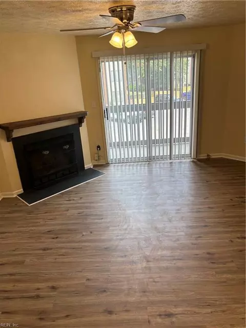 Living - 97 Cape Dorey Dr #3A, Hampton, VA 23666 photo 2 of 2