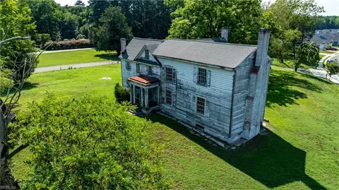 Exterior - 7260 Main St, Gloucester, VA 23061 photo 2 of 3