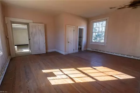 Bedroom - 7260 Main St, Gloucester, VA 23061 photo 4 of 11