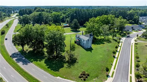 7260 Main St, Gloucester, VA 23061