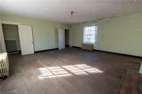 Bedroom - 7260 Main St, Gloucester, VA 23061 photo 6 of 11