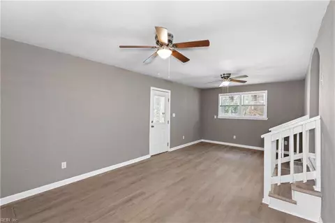 Living - 203 Wellons St, Suffolk, VA 23434 photo 4 of 4