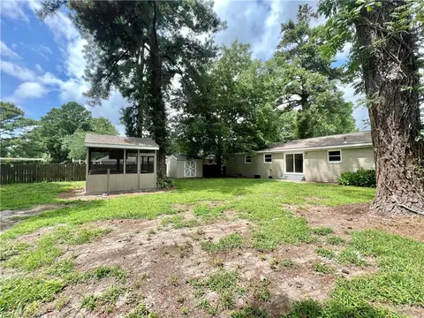 Exterior - 2641 Cedar Rd, Chesapeake, VA 23323 photo 8 of 10