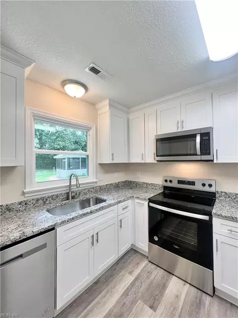 Kitchen - 2641 Cedar Rd, Chesapeake, VA 23323 photo 3 of 4