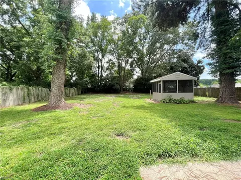 Exterior - 2641 Cedar Rd, Chesapeake, VA 23323 photo 7 of 10