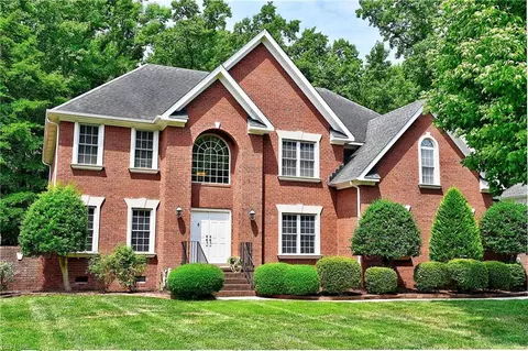 803 Thorngate Ct, Chesapeake, VA 23320