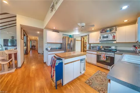 Kitchen - 745 Guthries Grn, Plain View, VA 23156 photo 3 of 4