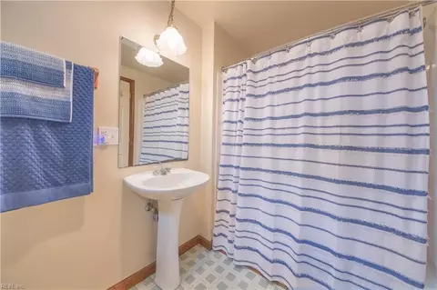 Bath - 745 Guthries Grn, Plain View, VA 23156 photo 2 of 4