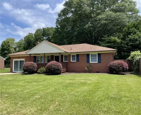833 Colony Manor Rd, Chesapeake, VA 23321
