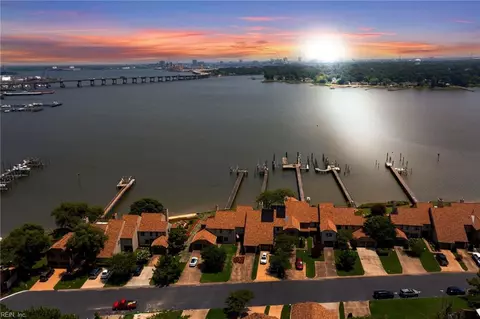 4279 Hatton Point Ln, Portsmouth, VA 23703