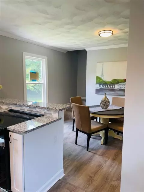 Dining - 973 Norview Ave, Norfolk, VA 23513 photo 2 of 3
